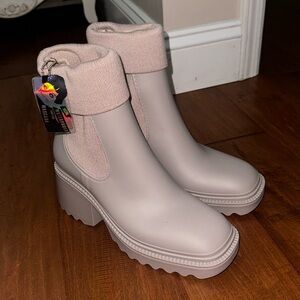 Waterproof Women’s Boots Size 9 New with Tags Comfortable Heel Square Toe